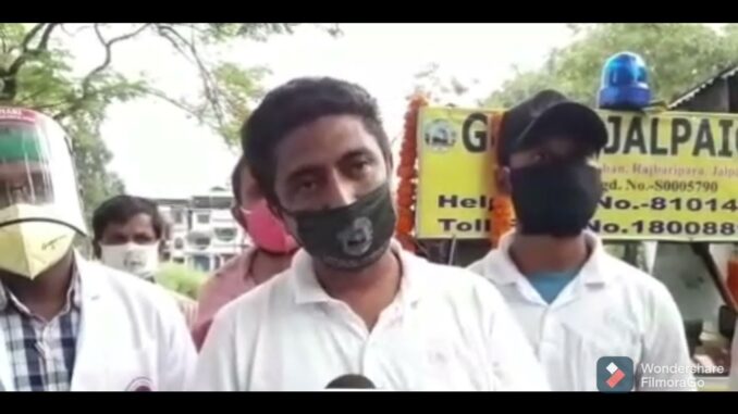 জলপাইগুড়িতে টোটো এম্বুলেন্স - youtube